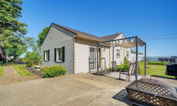North Kingsville House | Lake Erie Escape: Family-Friendly Home w/Patio