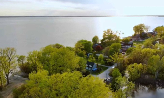 Amherstburg Apartment | Lake Erie Retreat: Waterfront Cozy Apartment