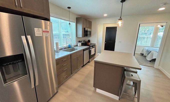 Erie House | Lake Erie views- 2 mins to downtown & Bayfront
