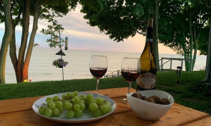 Port Colborne Villa | Lake Erie Waterfront Villa In The Middle of Summer