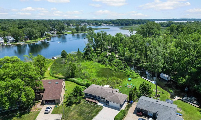 Waterford House | Lake Escape with Wellness Room