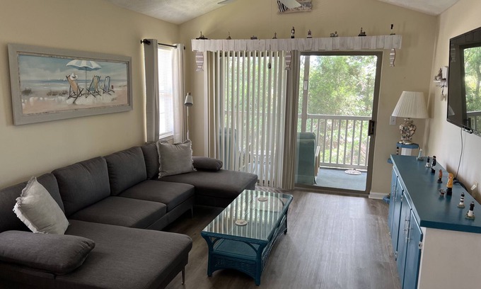 Pawleys Island Condo | Lake/Fairway view - Private 3Bed/3Bath - Walk to pool