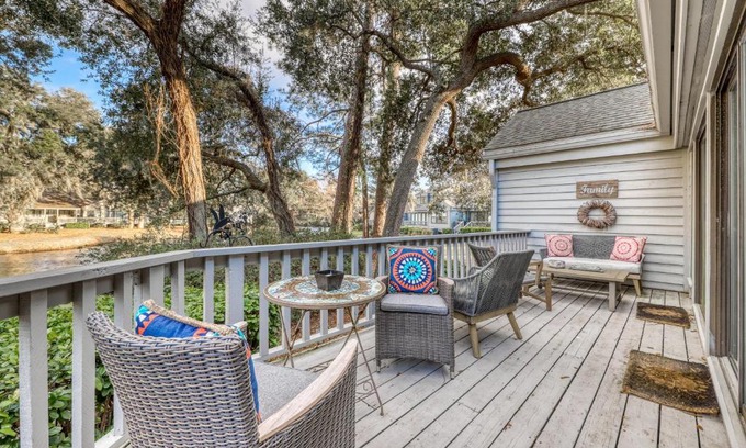 Sea Pines Hotel | Lake Forest 3308