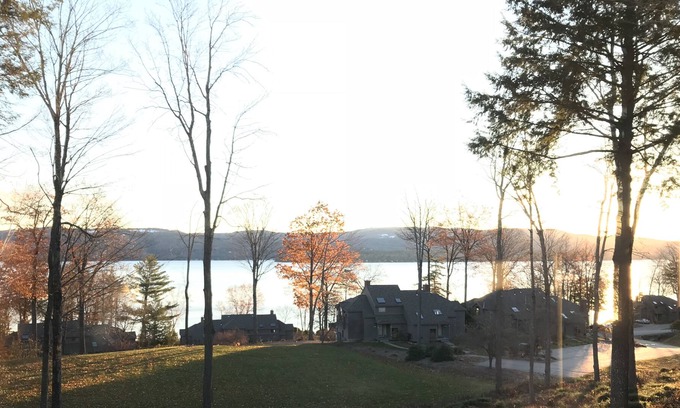 Bristol House | Lake found at the Ledges