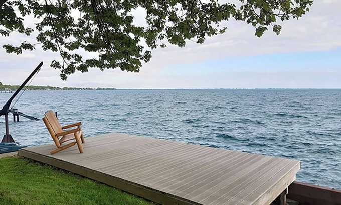 Anchorville House | Lake Front Bungalow with AC in charming Ira
