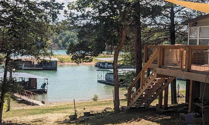 Eagle Rock House | Lake Front Cabin - Walk to the water