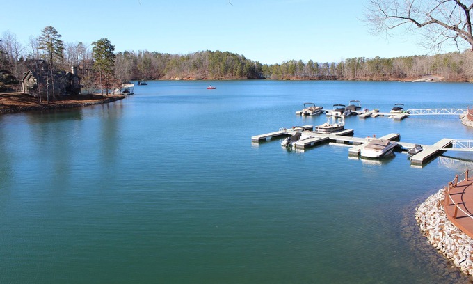 Six Mile Ski Chalet | Lake Front Chalet 9.4 miles to Clemson University