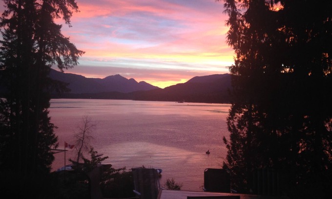 Port Alberni House | Lake Front cottage - Cozy winter fall and winter get away - Monthly discount