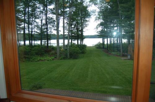Town of Highland House | Lake Front Heated Floors Hot Tub Firepit Secluded