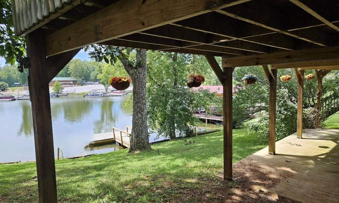 Dayton Cottage | LAKE FRONT home at Lake Chickamauga FAMOUS for LARGEMOUTH BASS FISHING!