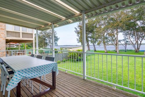 Budgewoi House | Lake Front Home Relax Unwind