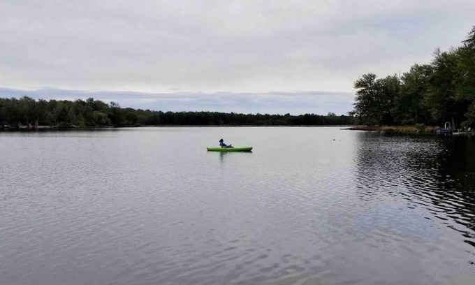 Tobyhanna House | Lake Front home with Boats & close to Waterparks and Casino