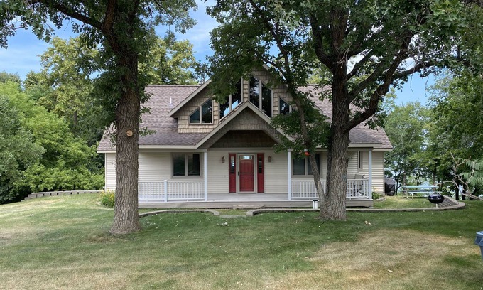 Battle Lake House | Lake Front House with lots of privacy and space!