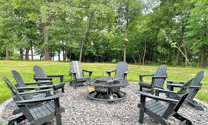 Indian Point House | Lake Front, Kayaks, Private Hot Tub, Firepit!