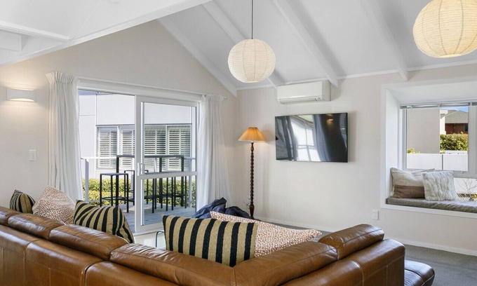 Taupo Apartment | Lake Front Oasis - Across from lake