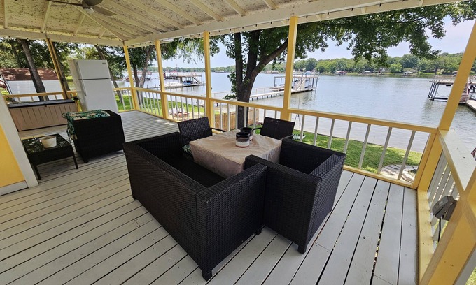 Enchanted Oaks House | Lake Front Property With Gorgeous View