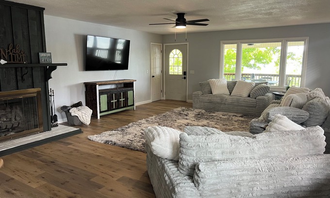 Shell Knob House | Lake front, spacious & cozy home with entertainment room.