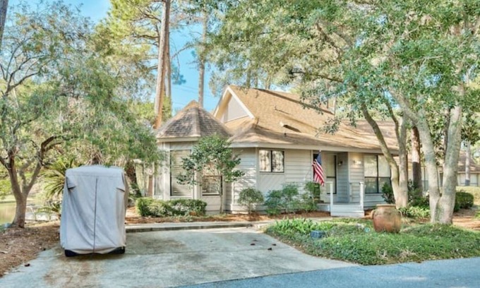 Miramar Beach House | Lake Front Villa/ Dog-Friendly/Golf Cart Included