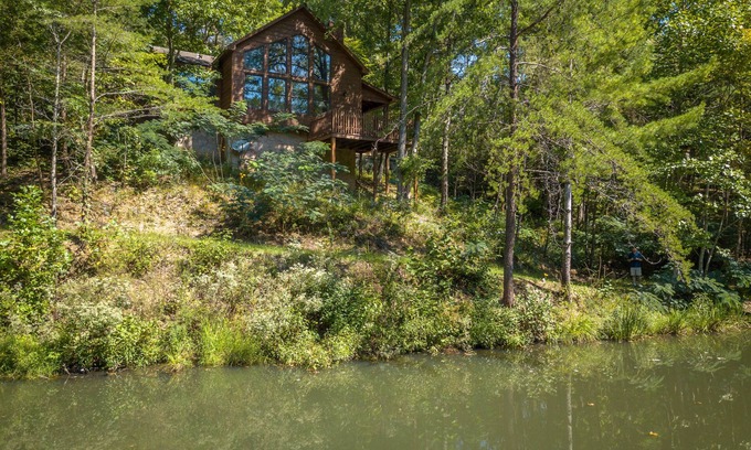 Gatlinburg - Pigeon Forge Cabin | Lake Frontage with private lake offering privacy ,fishing, great views with whirl pool, wifi,Hot Tub