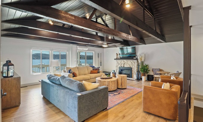 Osage Beach House | Lake Fun | Sleeps 12