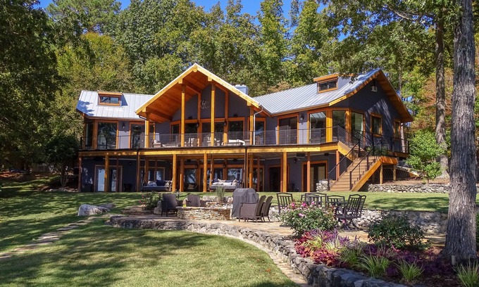 Henrico House | Lake Gaston Main lake Private Sandy Beach -SPECTACULAR
