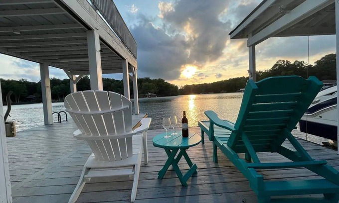 Macon House | Lake Gaston Waterfront-FirePit, Dock, Sundeck, Kayaks, SUP, PingPong,Has it ALL!