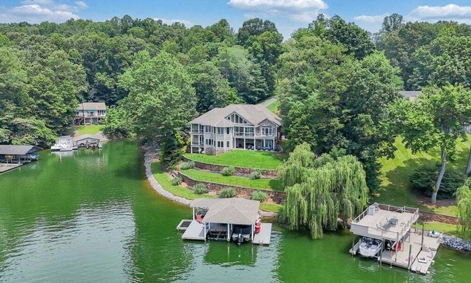 Goodview House | Lake Great Escape on Smith Mountain Lake