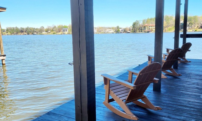 Mid America House | Lake Hamilton-Lakefront Retreat w/huge SwimSpa and private boat dock & ramp!