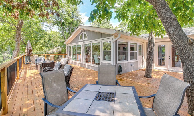 Mid America House | Lake Hamilton Views: Hot Springs Family Home!