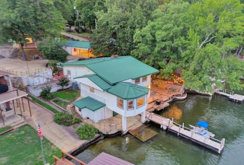 Piney House | Lake Haven Estate with Hot Tub, Game Room and Pontoon Boat, 4BR, 4 Bathoom, 2 Kitchens
