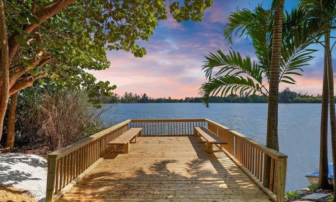 Davie Villa | Lake House 2