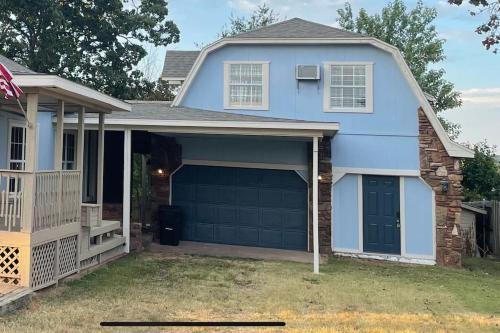 Beaver Shores House | Lake House and Studio Book Two places in one 4 bedrooms large driveway and yard