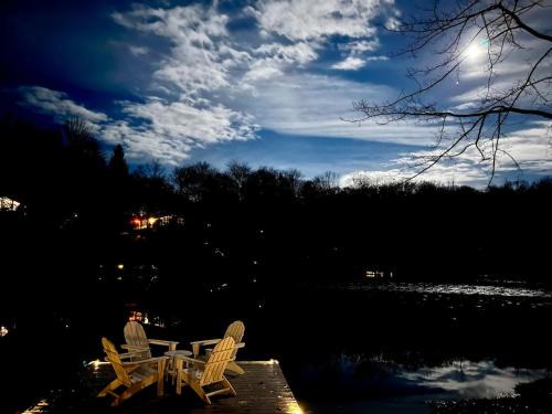 Ferndale House | Lake House, Fire Pit, Kayaks Magnolia Lake House