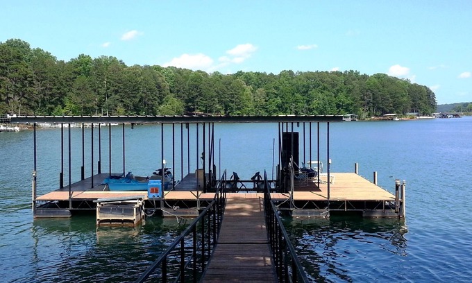 Seneca House | Lake House Near Clemson Private Boat Dock WiFi 65" TV Grill Kayaks Deep Water