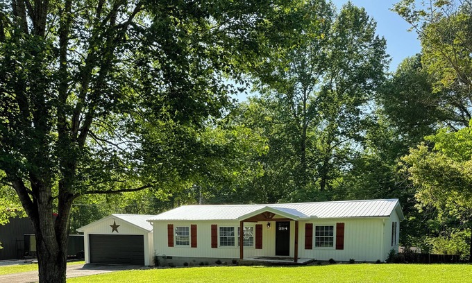 Jacksboro House | Lake House/Norris Lake. Private dock with covered slip near Twin Cove Marina.