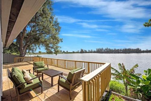 Davie House | Lake House Unit 1 By Pmi