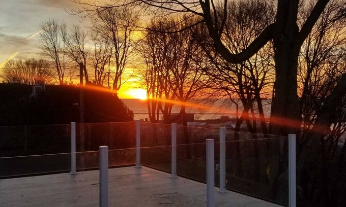 Port Stanley Cottage | Lake house with incredible Lake Erie view! Walk to Sandy Beach!