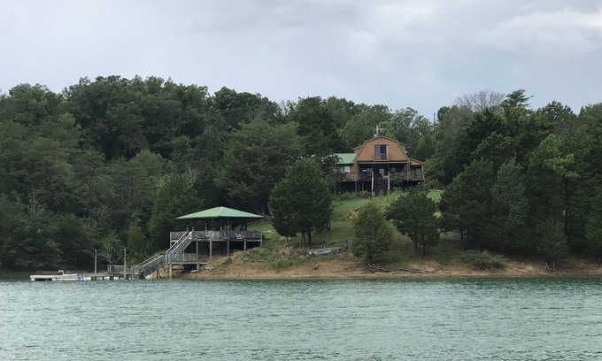 Sevierville Cabin | Lake House with Mountain Views