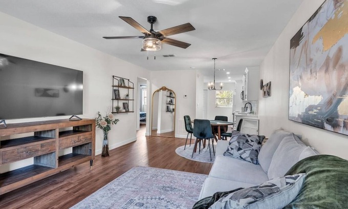Dixieland Apartment | Lake Hunter Haven- Minutes to Downtown/FSC/SEU