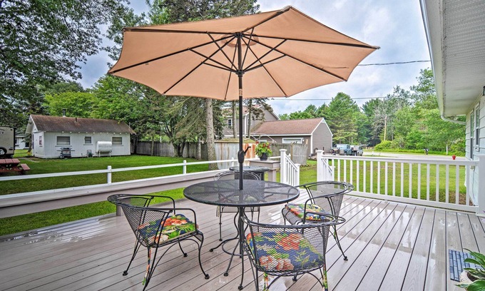 Tawas City House | Lake Huron House w/Grill + Beach Access!