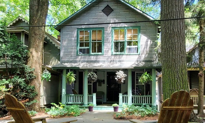 Mount Gretna Heights Cottage | Lake it Easy at Mount Gretna Cottage
