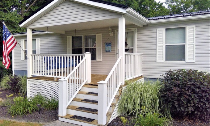 Russell Springs House | Lake it or Leave it! Lake House just one mile from Lake Cumberland Marina