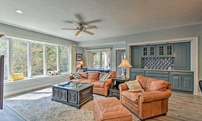 Salem Condo | Lake Keowee Condo w/Balcony & Community Perks