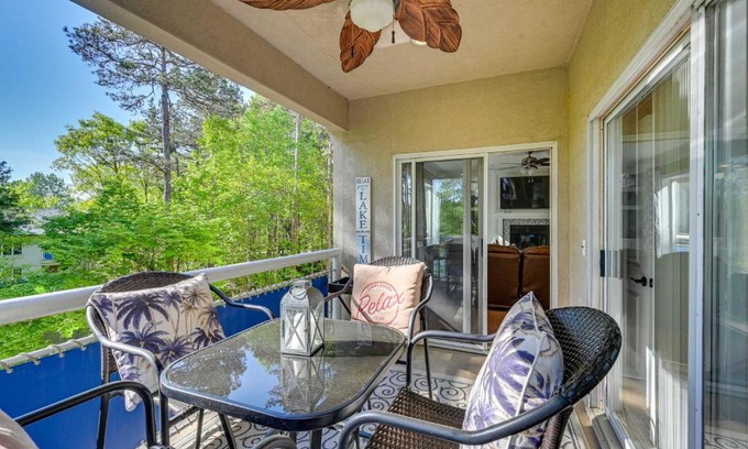 Salem Apartment | Lake Keowee Condo with Balcony and Resort Amenities!