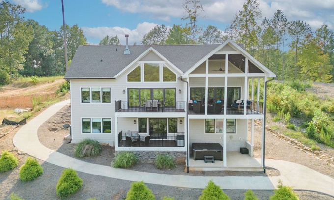 West Union House | Lake Keowee waterfront Escape!