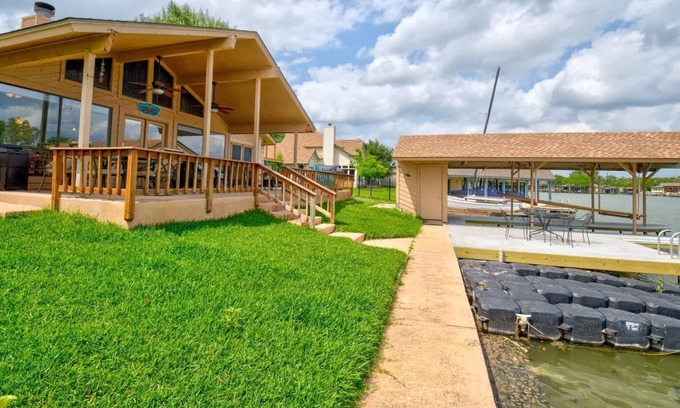 Granite Shoals House | Lake LBJ Waterfront House w/ Private Boat Slip and Perfect for Family Getaways