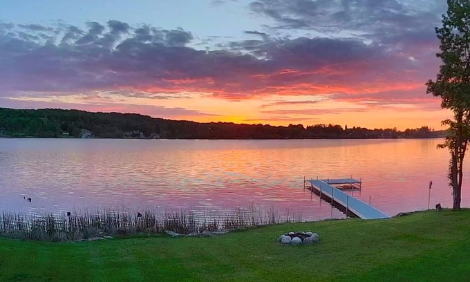 Lake Leelanau House | Lake Leelanau Waterfront Home: 10 min to Leland, Suttons Bay, Lake Michigan