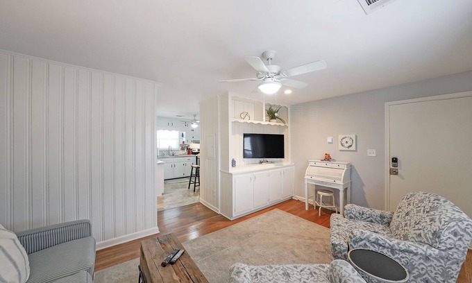 Acworth Apartment | Lake Life C - Apartment in Downtown Lake Acworth