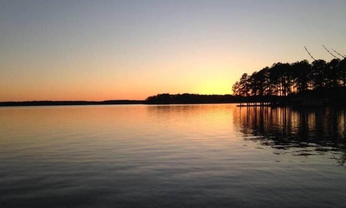 Henrico House | Lake Life Escape - The Point on Lake Gaston