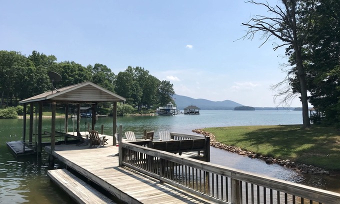Huddleston Cottage | LAKE LIVING AT ITS FINEST. Cozy cottage with wide water and mountain views.
